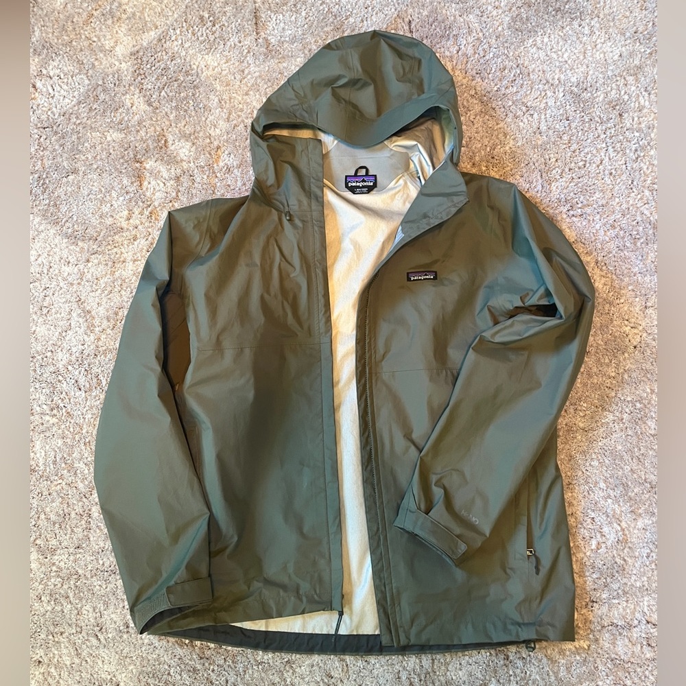Patagonia Torrentshell rain jacket, size L, Excellent condition.